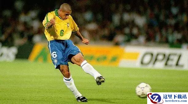 FIFA足球世界超强大腿卡洛斯登场