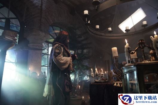 约翰尼·德普新作视频暗藏玄机 背景中N个细节揭秘冒险真相！